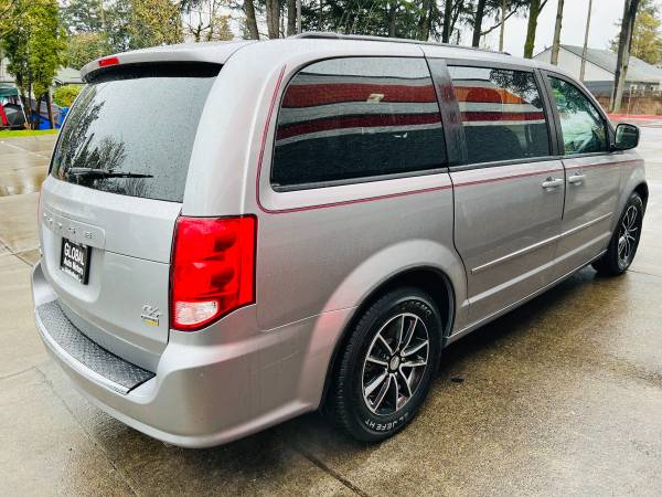 2016 Dodge, dovoz USA — foto 7 z 12