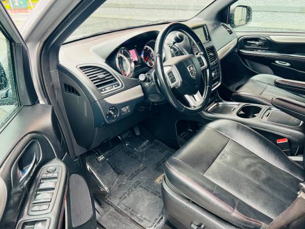 2016 Dodge, dovoz USA — foto 8 z 12