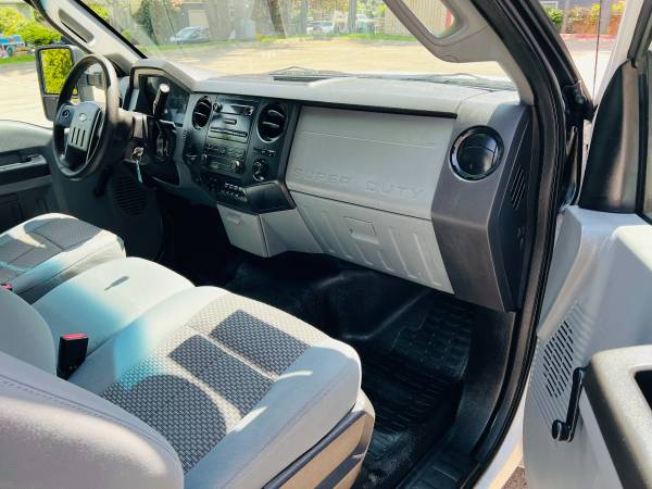 2011 Ford, dovoz USA — foto 8 z 12