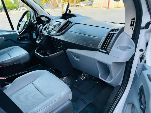2016 Ford, dovoz USA — foto 11 z 12