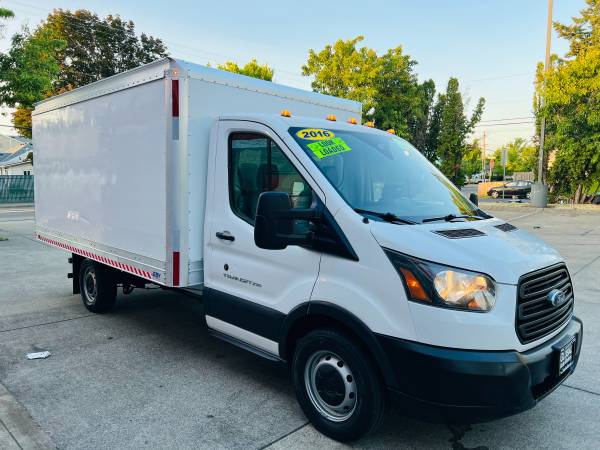 2016 Ford, dovoz USA — foto 2 z 12