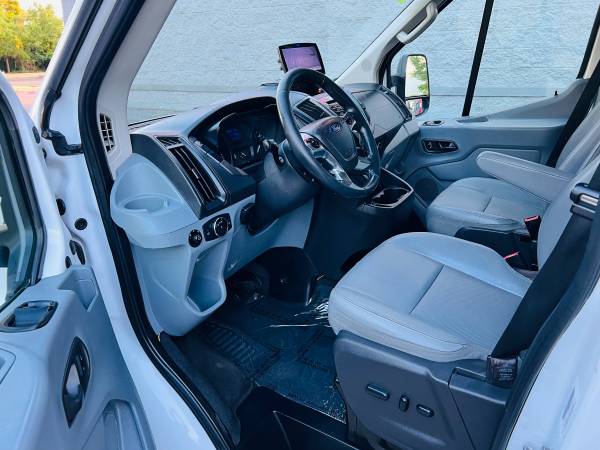 2016 Ford, dovoz USA — foto 8 z 12