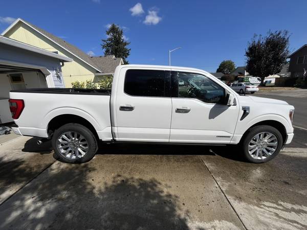 2023 Ford, dovoz USA — foto 4 z 12