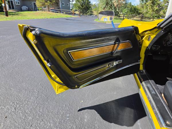 1976 Corvette, dovoz USA — foto 9 z 11