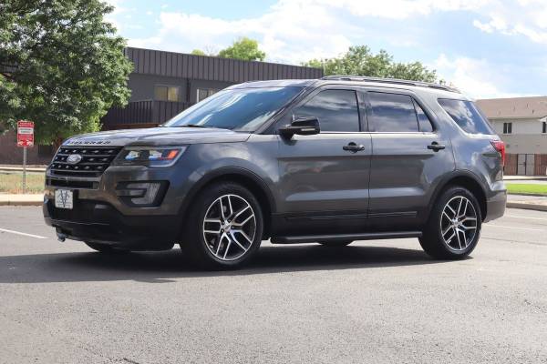2017 Ford, dovoz USA — foto 11 z 12