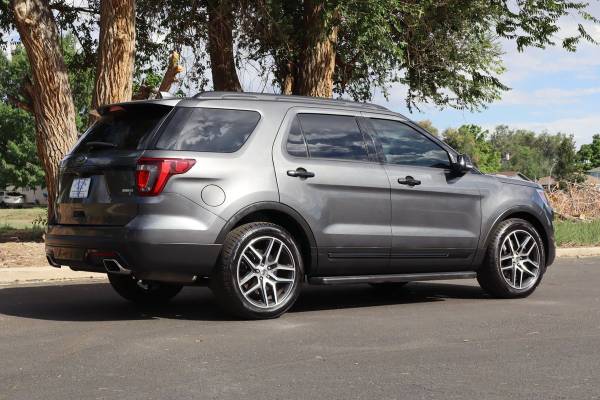 2017 Ford, dovoz USA — foto 5 z 12