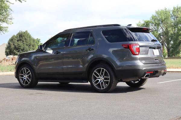 2017 Ford, dovoz USA — foto 7 z 12