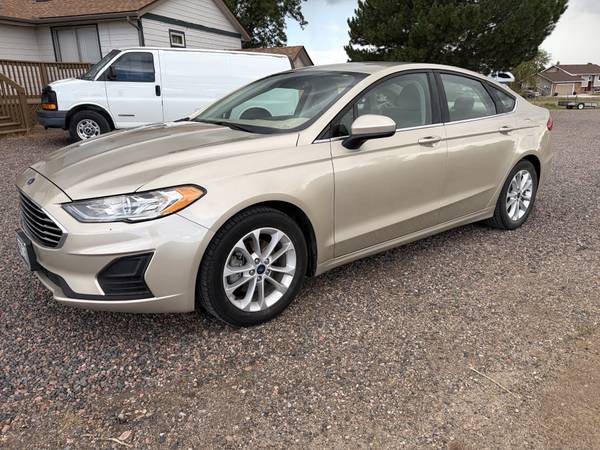 2019 Ford, zlatá, dovoz USA — foto 1