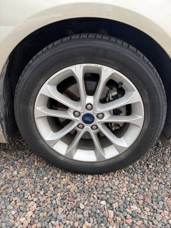 2019 Ford, zlatá, dovoz USA — foto 10 z 12