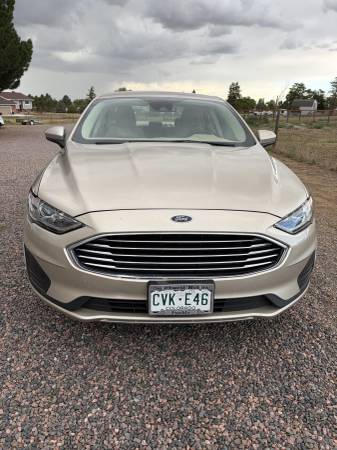 2019 Ford, zlatá, dovoz USA — foto 2 z 12