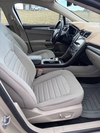2019 Ford, zlatá, dovoz USA — foto 4 z 12