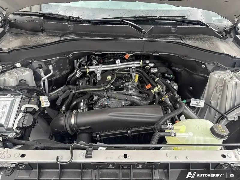 2026 Ford Explorer ACTIVE, bílá, 890 km, dovoz Kanada — foto 10 z 12