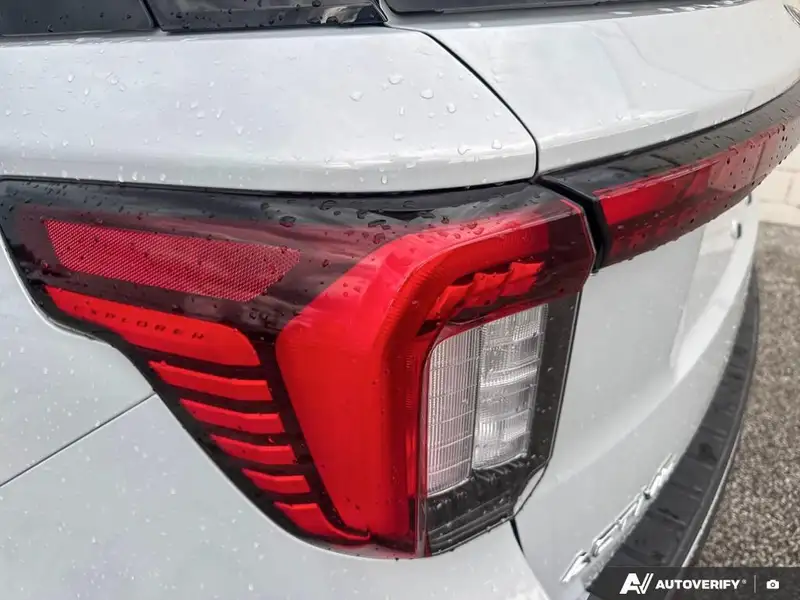 2026 Ford Explorer ACTIVE, bílá, 890 km, dovoz Kanada — foto 11 z 12
