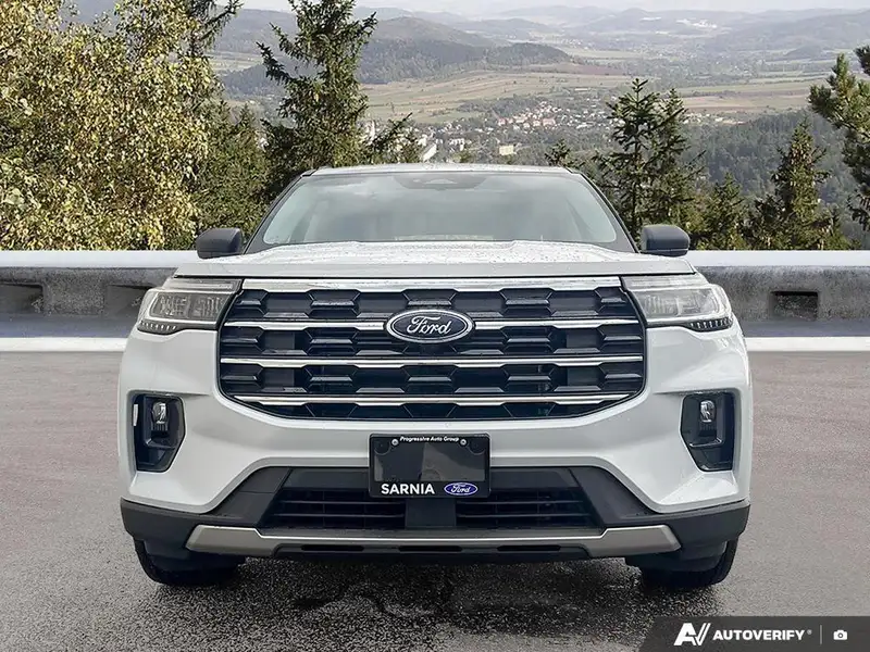 2026 Ford Explorer ACTIVE, bílá, 890 km, dovoz Kanada — foto 2 z 12