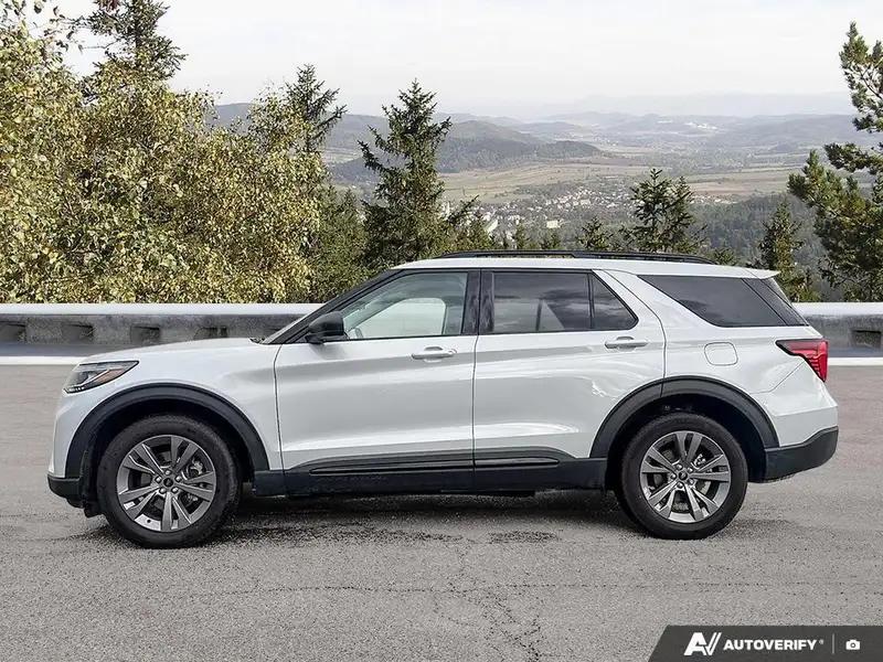 2026 Ford Explorer ACTIVE, bílá, 890 km, dovoz Kanada — foto 3 z 12