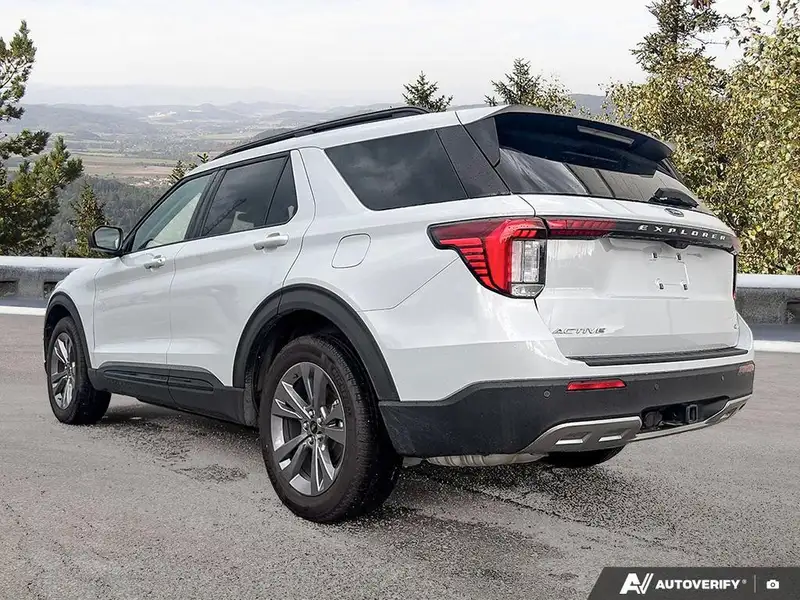 2026 Ford Explorer ACTIVE, bílá, 890 km, dovoz Kanada — foto 4 z 12