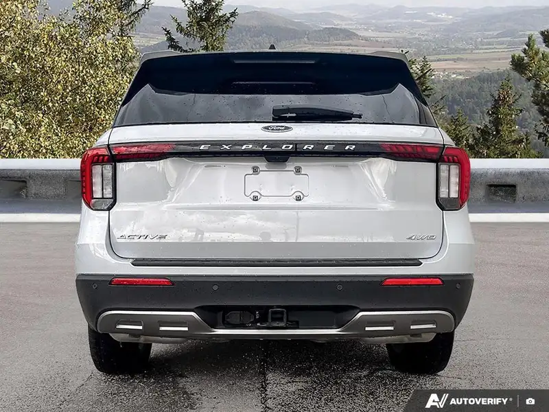 2026 Ford Explorer ACTIVE, bílá, 890 km, dovoz Kanada — foto 5 z 12