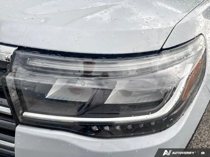 2026 Ford Explorer ACTIVE, bílá, 890 km, dovoz Kanada — foto 8 z 12