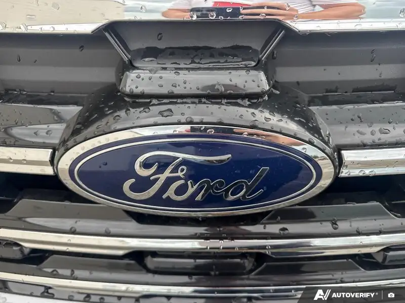 2026 Ford Explorer ACTIVE, bílá, 890 km, dovoz Kanada — foto 9 z 12
