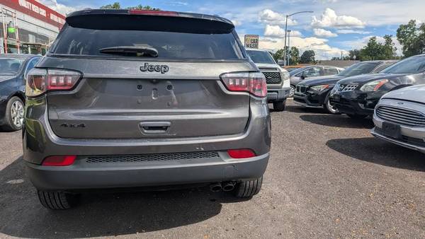 2018 Jeep, dovoz USA — foto 5 z 12