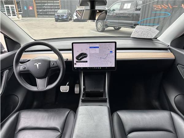 2021 Tesla, dovoz USA — foto 2 z 12
