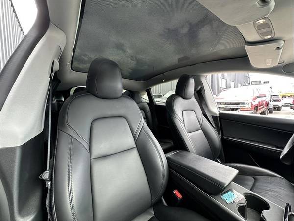 2021 Tesla, dovoz USA — foto 3 z 12