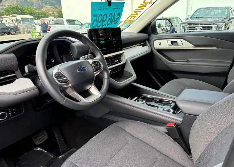 2025 Ford Explorer Active, šedá, 47 189 km, dovoz Kanada — foto 10 z 12