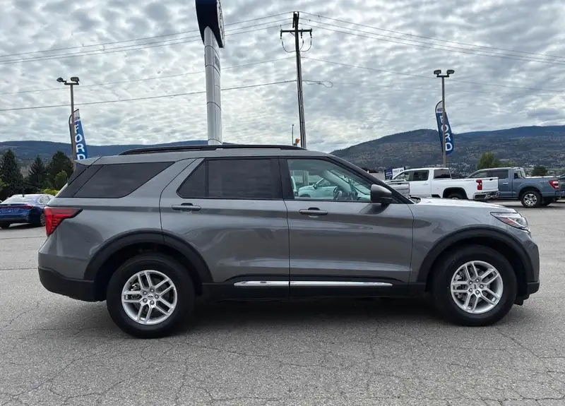 2025 Ford Explorer Active, šedá, 47 189 km, dovoz Kanada — foto 6 z 12