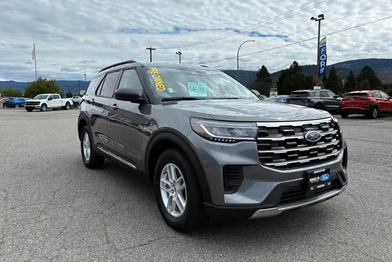 2025 Ford Explorer Active, šedá, 47 189 km, dovoz Kanada — foto 7 z 12