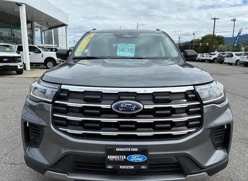 2025 Ford Explorer Active, šedá, 47 189 km, dovoz Kanada — foto 8 z 12