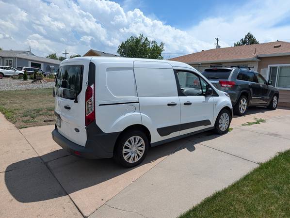 2017 Ford, dovoz USA — foto 2 z 9