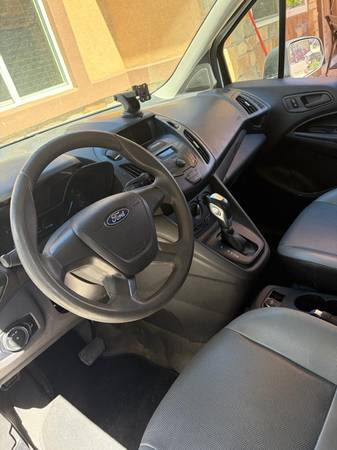 2017 Ford, dovoz USA — foto 7 z 9