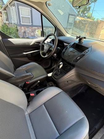 2017 Ford, dovoz USA — foto 8 z 9