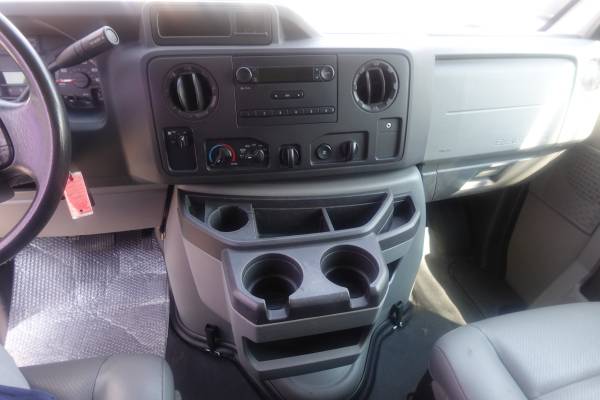 2014 Ford, dovoz USA — foto 4 z 12