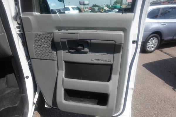 2014 Ford, dovoz USA — foto 8 z 12