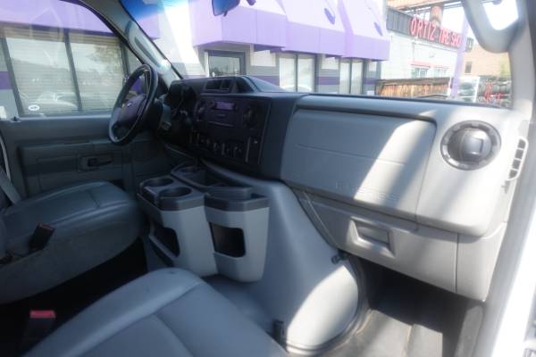 2014 Ford, dovoz USA — foto 9 z 12