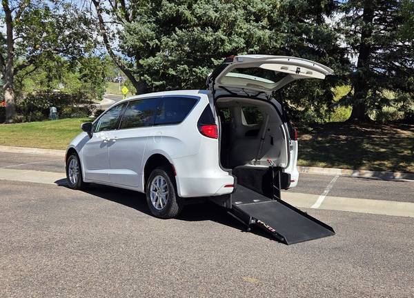 2022 Chrysler, dovoz USA — foto 3 z 12