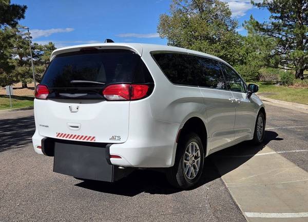 2022 Chrysler, dovoz USA — foto 7 z 12