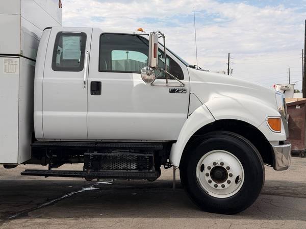 2015 Ford, dovoz USA — foto 11 z 12