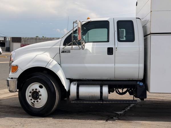 2015 Ford, dovoz USA — foto 3 z 12
