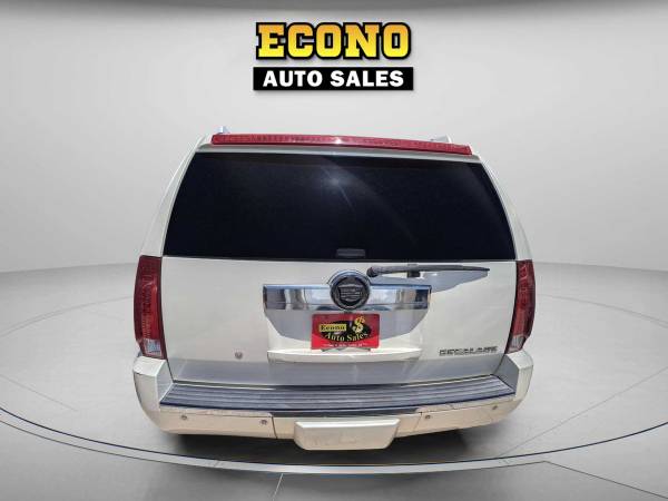 2008 Cadillac, dovoz USA — foto 5 z 12