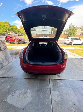 2018 Tesla, dovoz USA — foto 5 z 12
