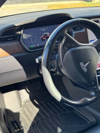 2018 Tesla, dovoz USA — foto 6 z 12