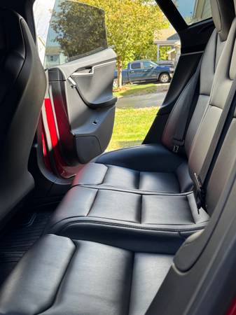 2018 Tesla, dovoz USA — foto 8 z 12