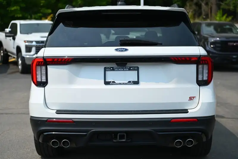 2025 Ford Explorer ST, bílá, 35 801 km, dovoz Kanada — foto 3 z 12