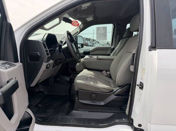2019 Ford, dovoz USA — foto 12 z 12