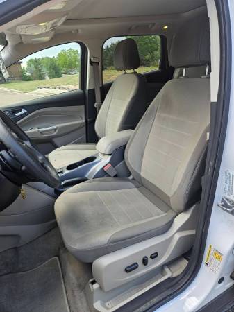 2016 Ford, dovoz USA — foto 12 z 12