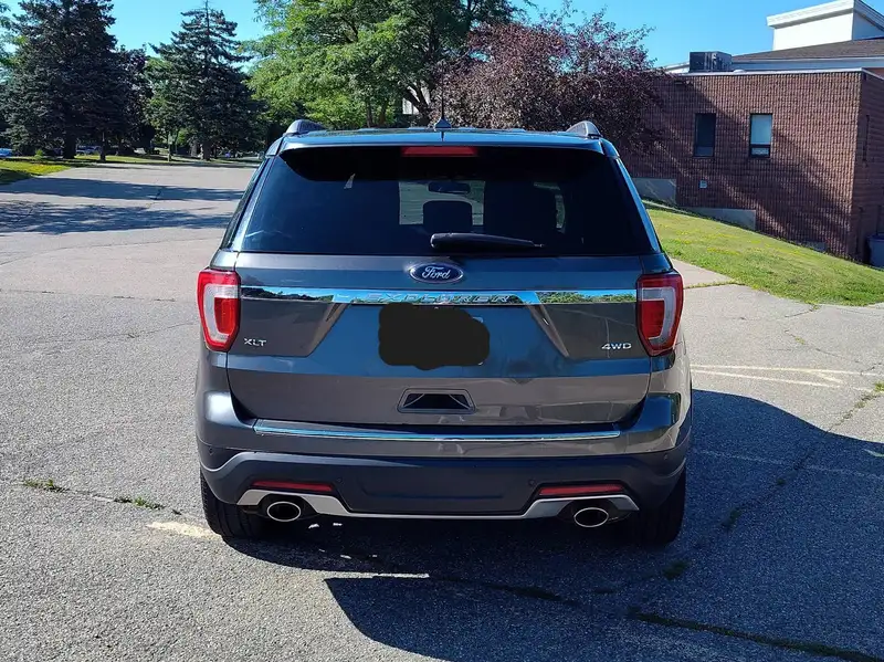 2018 Ford Explorer XLT, šedá, 221 300 km, dovoz Kanada — foto 4 z 12