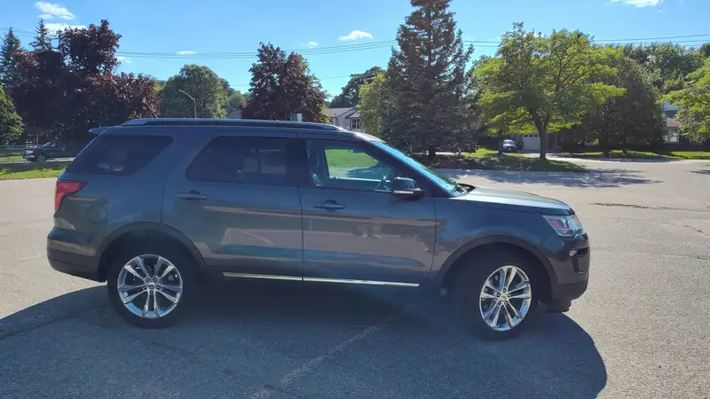 2018 Ford Explorer XLT, šedá, 221 300 km, dovoz Kanada — foto 5 z 12