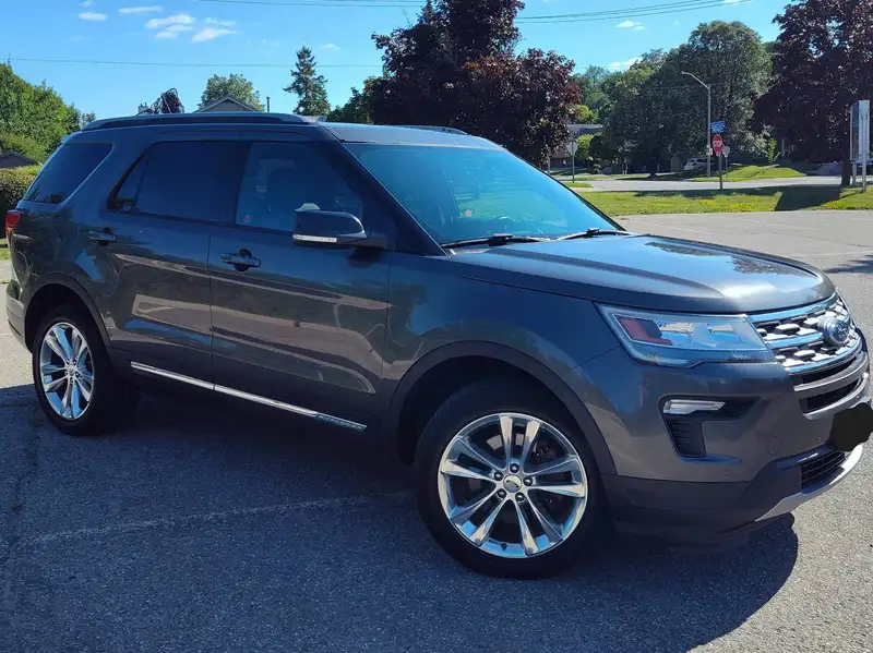2018 Ford Explorer XLT, šedá, 221 300 km, dovoz Kanada — foto 7 z 12